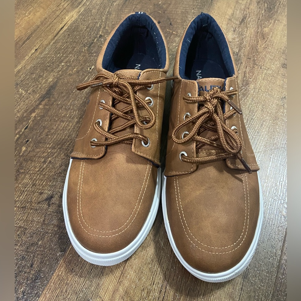 Boy’s Nautica size 5 shoes. Worn once.